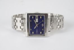 GENTLEMENS SEIKO 5 AUTOMATIC DAY DATE WRISTWATCH REF. 6119-5000, rectangular blue dial with block