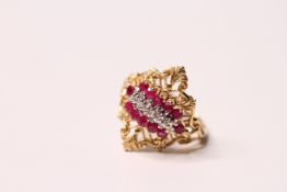 *TO BE SOLD WITHOUT RESERVE*A 14ct gold ring set with ruby & diamond 3.8g size