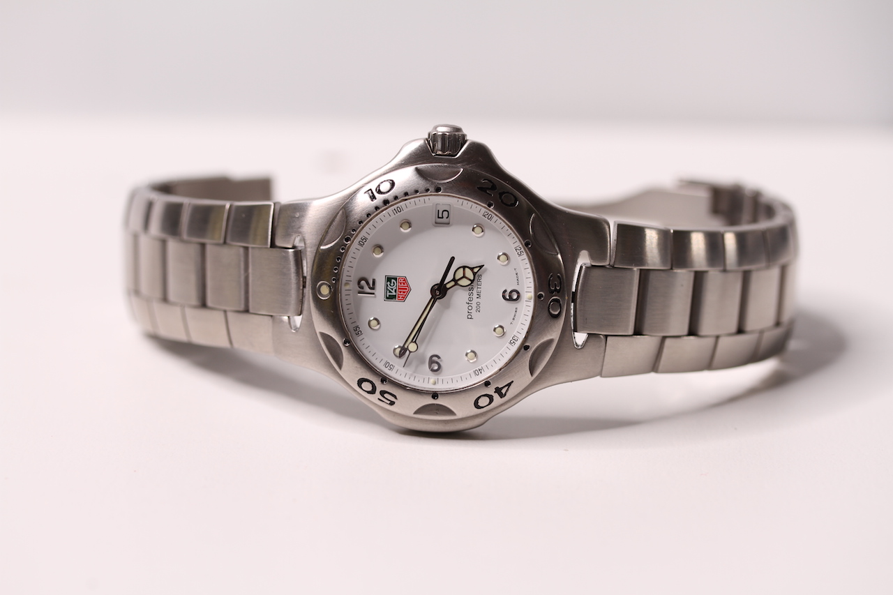 *TO BE SOLD WITHOUT RESERVE* TAG HEUER PROFESSIONAL WRISTWATCH, circular white dial with dot hour