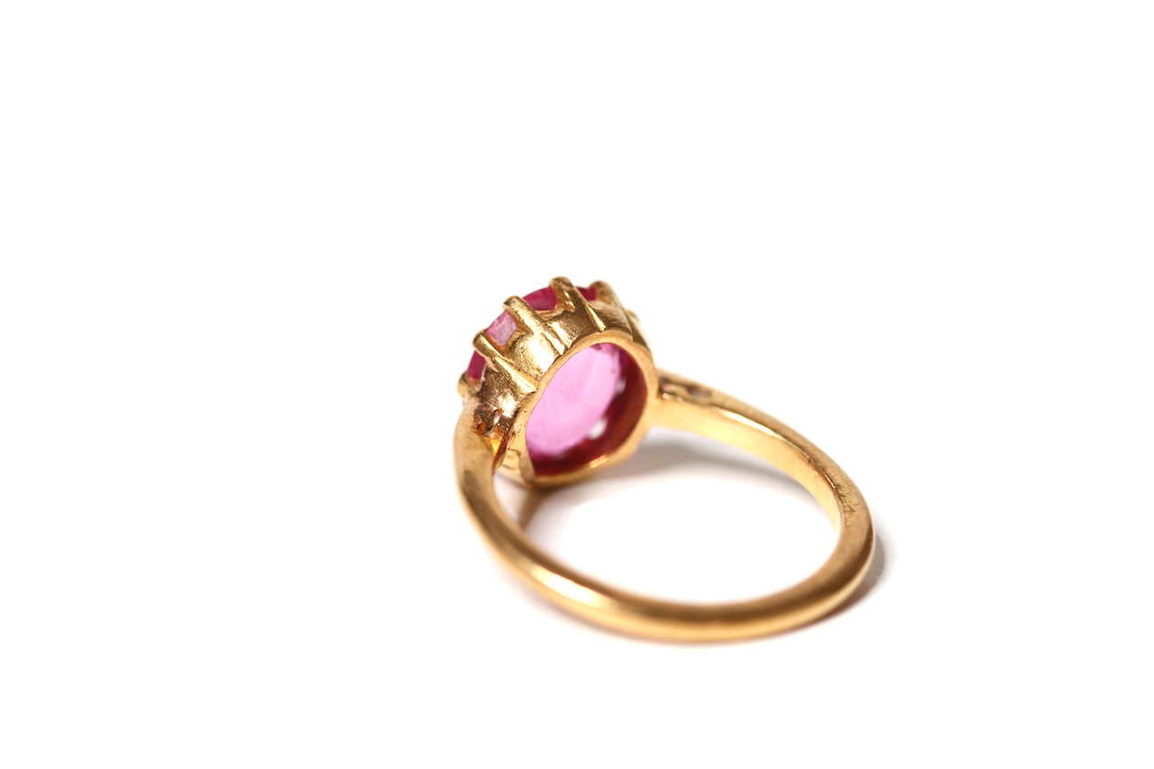Pink Stone Dress Ring, single pink oval cut stone, claw set in yellow gold tested as 9ct or higher - Image 3 of 3