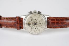 GENTLEMENS UNIVERSAL GENEVE TRI-COMPAX TRIPLE CALENDAR CHRONOGRAPH WRISTWATCH, circular silver