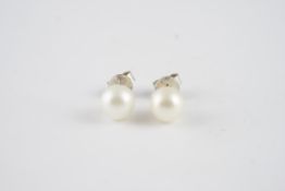 18CT GOLD PEARL SET STUD EARRINGS, 18ct gold pearl stud earrings.*** Please view images carefully as