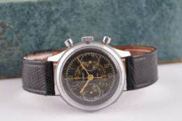 GENTLEMENS ZODIAC CHRONOGRAPH GILT WRISTWATCH W/ BOX, circular black twin register gilt dial with