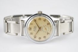 GENTLEMENS ACTION WRISTWATCH CIRCA 1950, circular patina dial with arabic numeral hour markers and