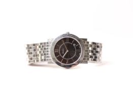 GUCCI DRESS WATCH REF 5200 M.1, circular black dial, Roman numerals, stainless steel case and