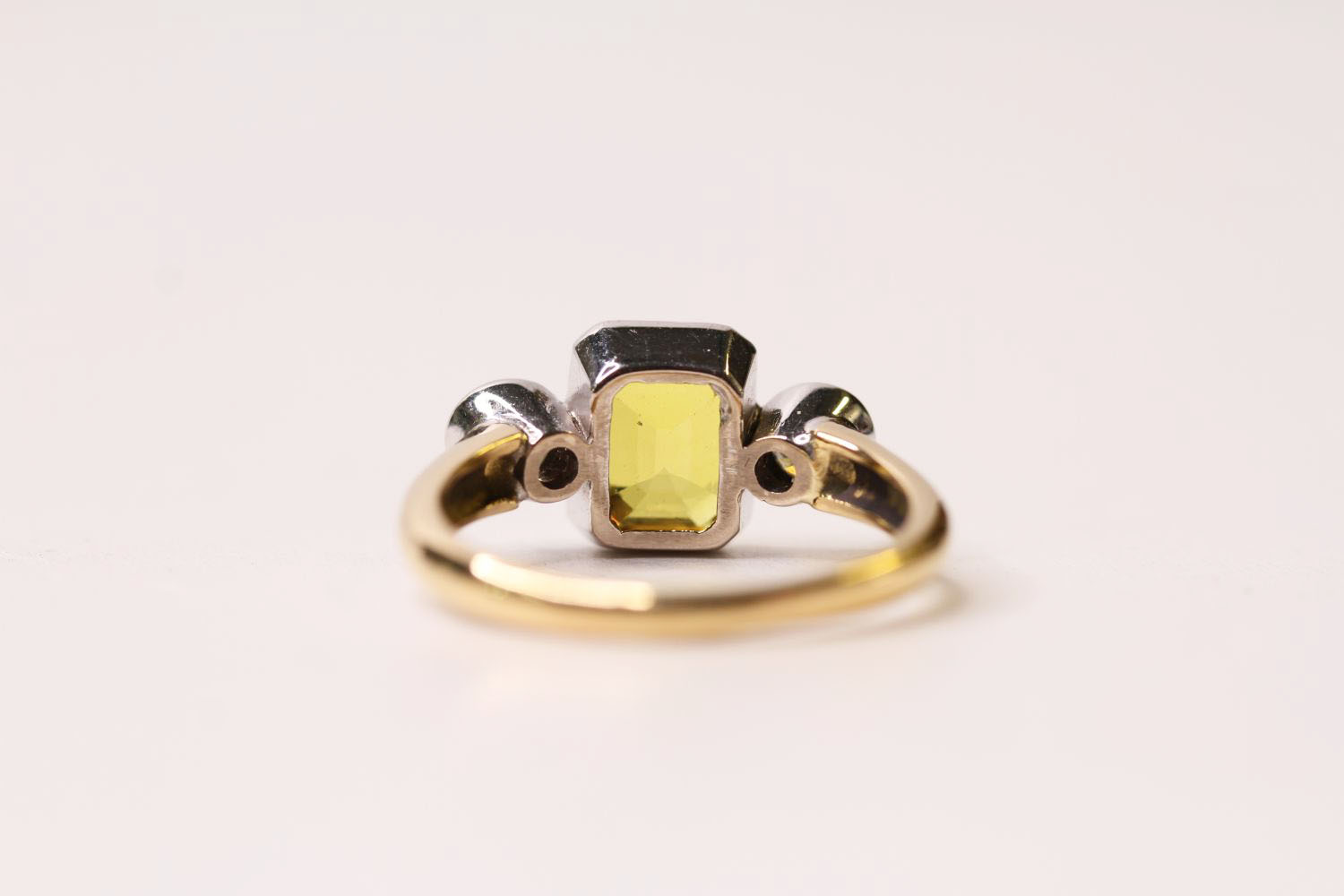 Yellow Sapphire & Diamond 3 Stone Ring, set in a white gold rub over setting on a yellow gold shank, - Image 3 of 4