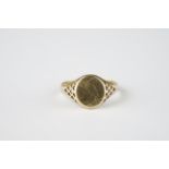 9CT GOLD SIGNET RING, gross weight is 2.72g.