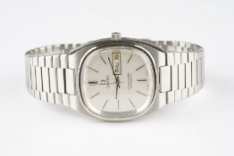 GENTLEMENS OMEGA SEAMASTER AUTOMATIC DAY DATE WRISTWATCH, rounded silver dial with stick hour