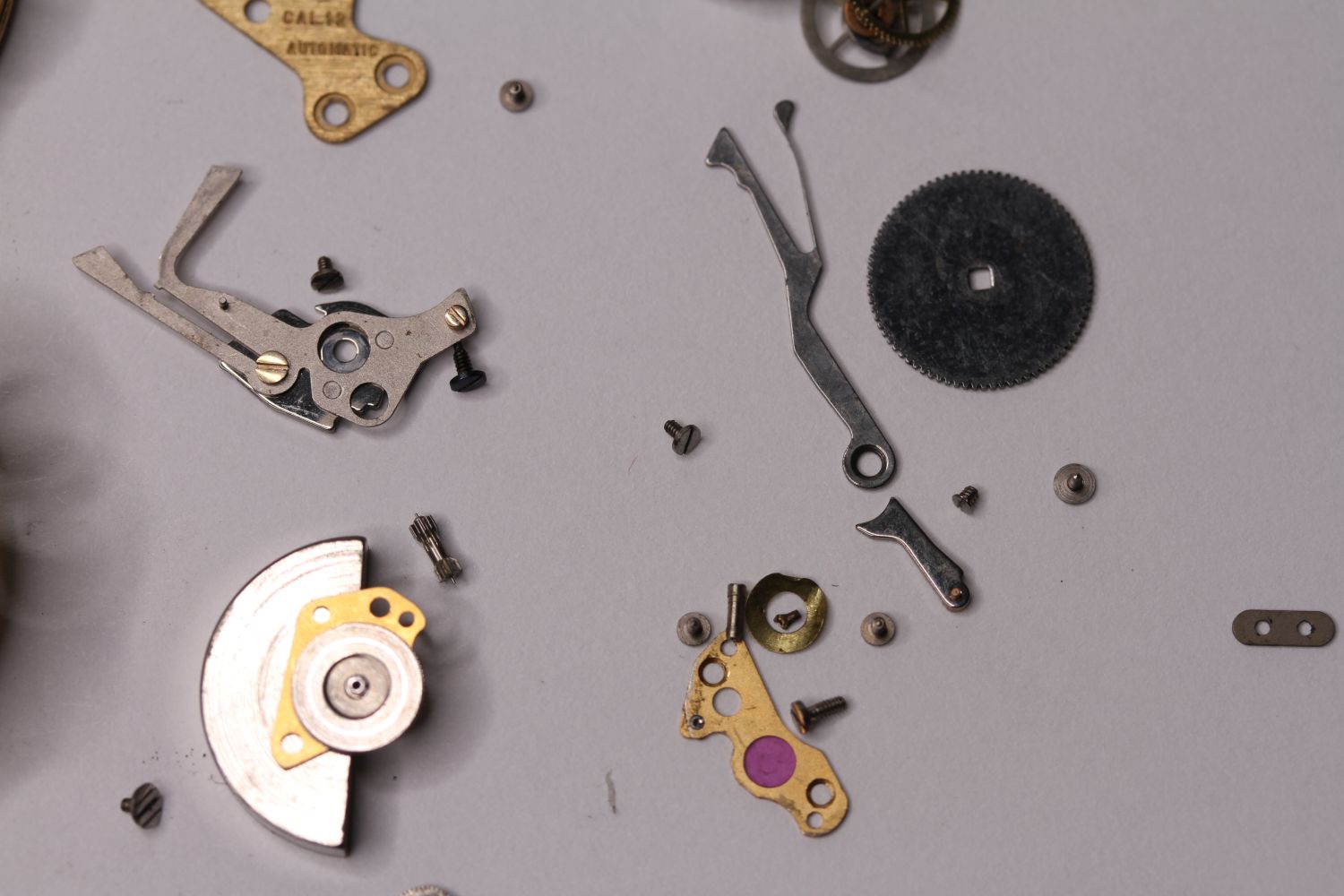 BREITLING CALIBRE 12 MOVEMENT INCLUDING CROWN, STEM, DATE WHEEL, 17 JEWEL - Image 5 of 5