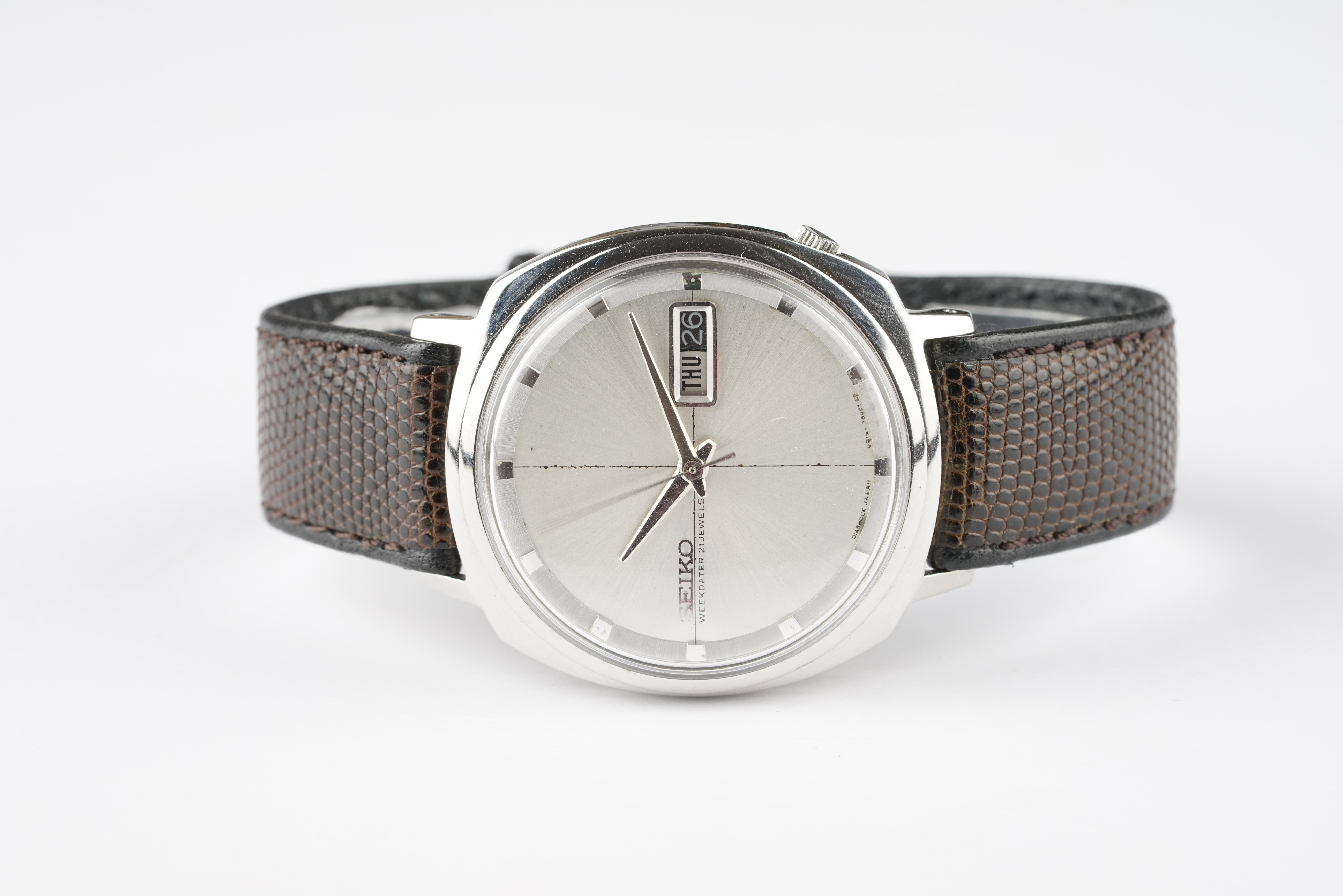 GENTLEMENS SEIKO AUTOMATIC WEEKDATER WRISTWATCH REF. 6619-7001, circular silver sector dial with