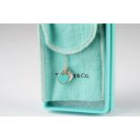 TIFFANY & CO 925 STERLING SILVER HEART NECKLACE W/ BOX & POUCH, tiffany and co twin heart necklace