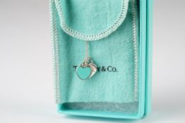 TIFFANY & CO 925 STERLING SILVER HEART NECKLACE W/ BOX & POUCH, tiffany and co twin heart necklace