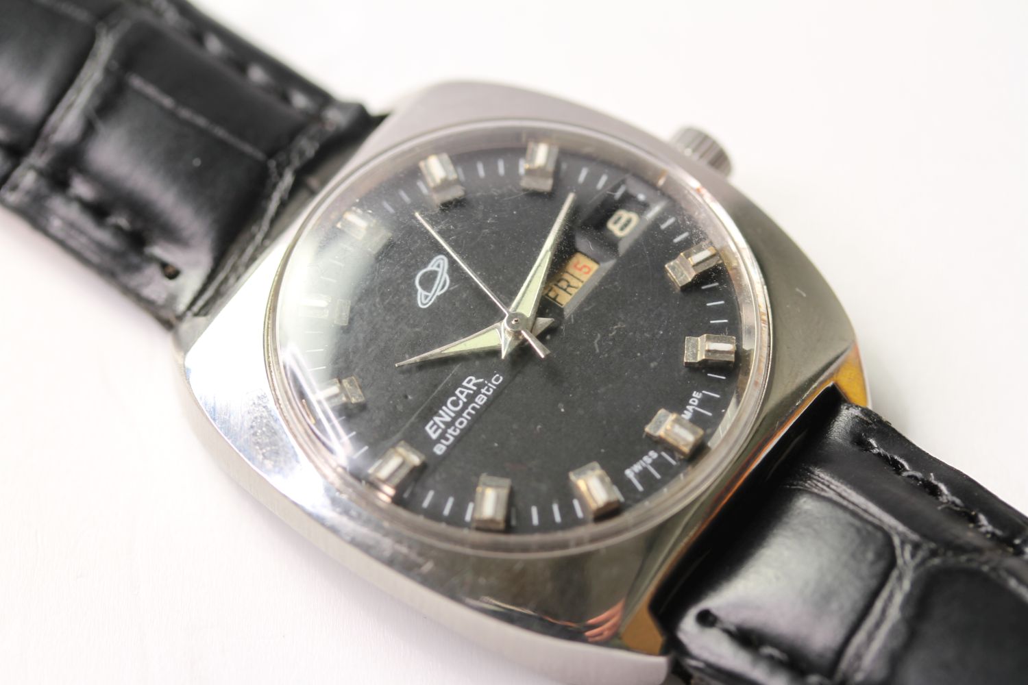 *TO BE SOLD WITHOUT RESERVE* VINTAGE ENICAR AUTOMATIC, block hour markers, day and date aperture,