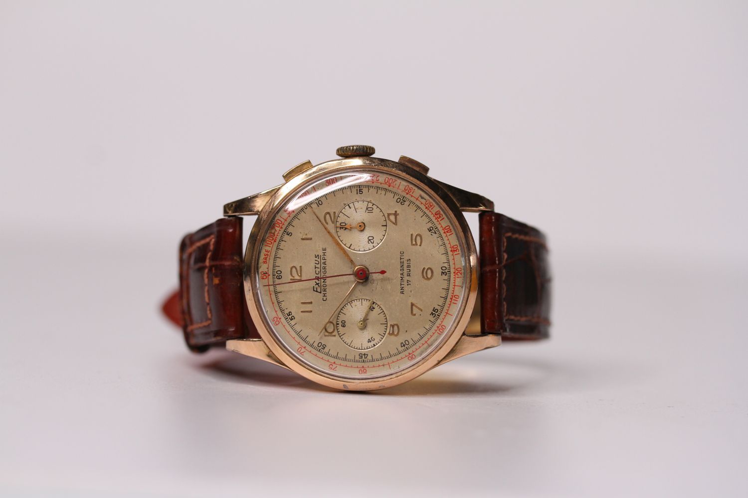 VINTAGE 18CT GOLD EXACTUS CHRONOGRAPH WRISTWATCH, circular gold dial with arabic numerals, two