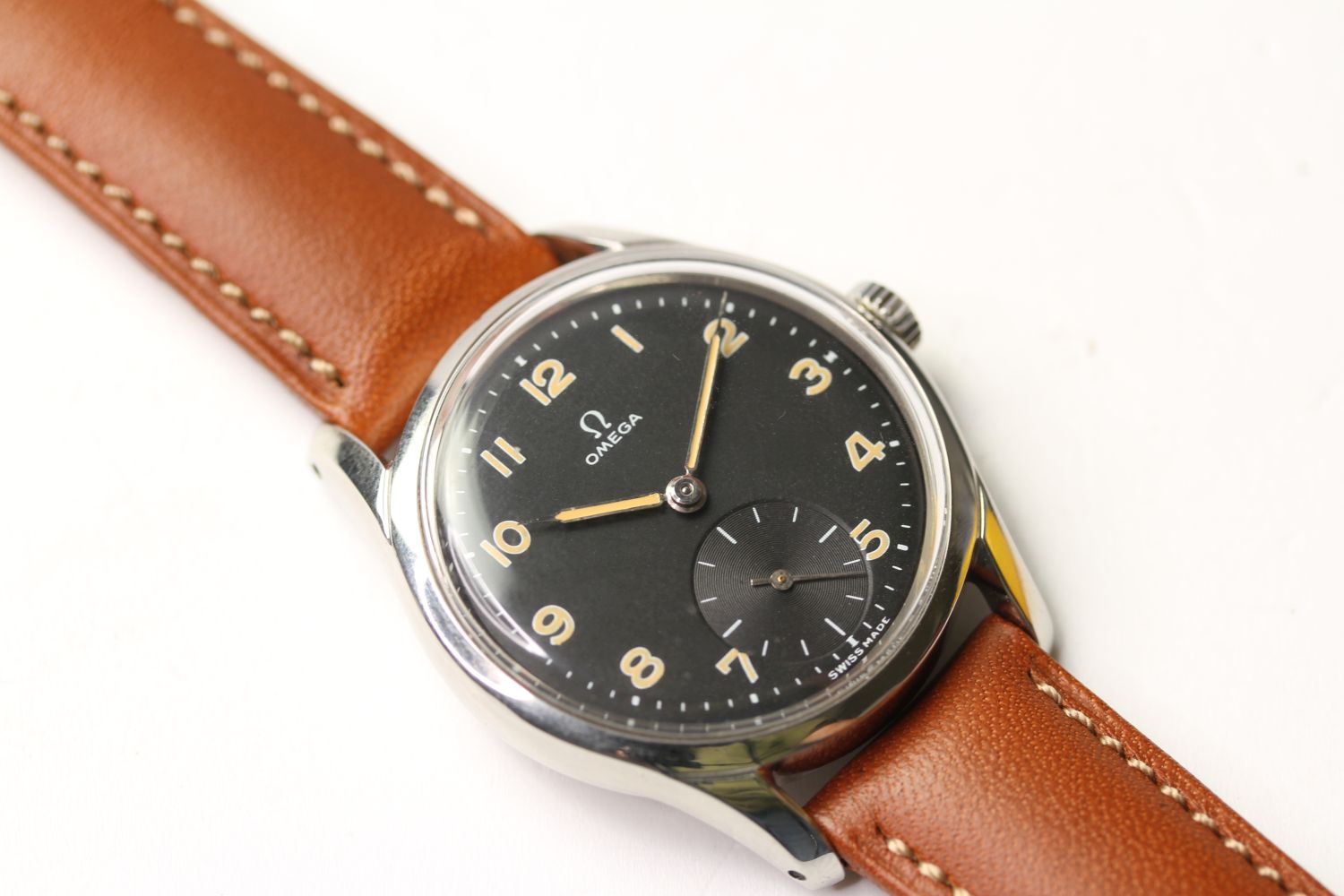 VINTAGE OMEGA WRISTWATCH REFERENCE 2639-4, circular black dial, patina Arabic numerals and hands,