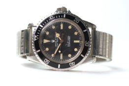 GENTLEMENS ROLEX SUBMARINER WRISTWATCH REF 5513 CIRCA 1970 WITH BOX, circular tritium black dial