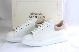 ALEXANDER MCQUEEN WHITE TRAINER SIZE 39