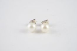 18CT GOLD PEARL SET STUD EARRINGS, 18ct gold pearl stud earrings.*** Please view images carefully as