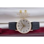 GENTLEMENS GARRARD AUTOMATIC 9CT GOLD WRISTWATCH W/ BOX, circular silver dial with applied hour