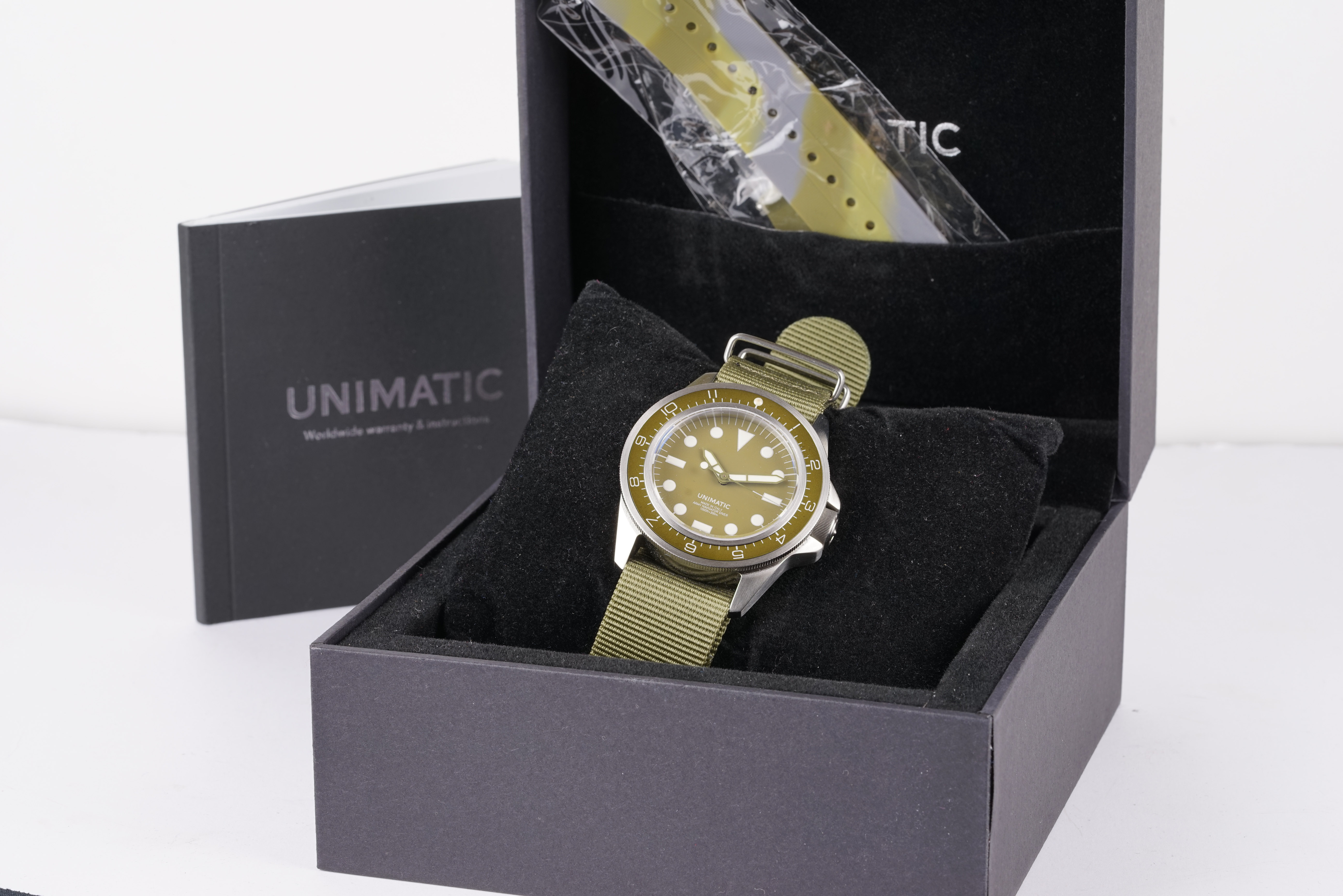 GENTLEMENS UNIMATIC ARMY NAVIGATOR DIVER WRISTWATCH W/ BOX & PAPERS, circular green dial with dot - Image 2 of 2