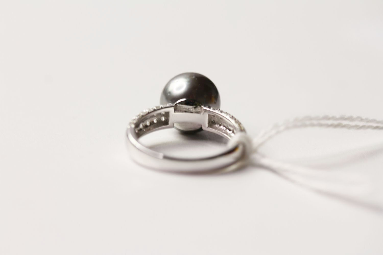 Tahitian Pearl & Diamond Ring, set with a cultured tahitian pearl, 56 round brilliant cut diamonds - Image 2 of 3
