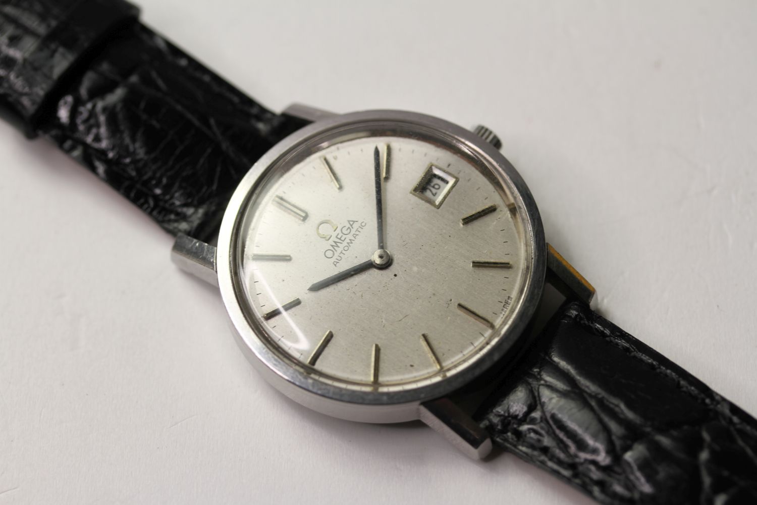 *TO BE SOLD WITHOUT RESERVE* VINTAGE OMEGA AUTOMATIC, silvered dial, baton hour markers, date