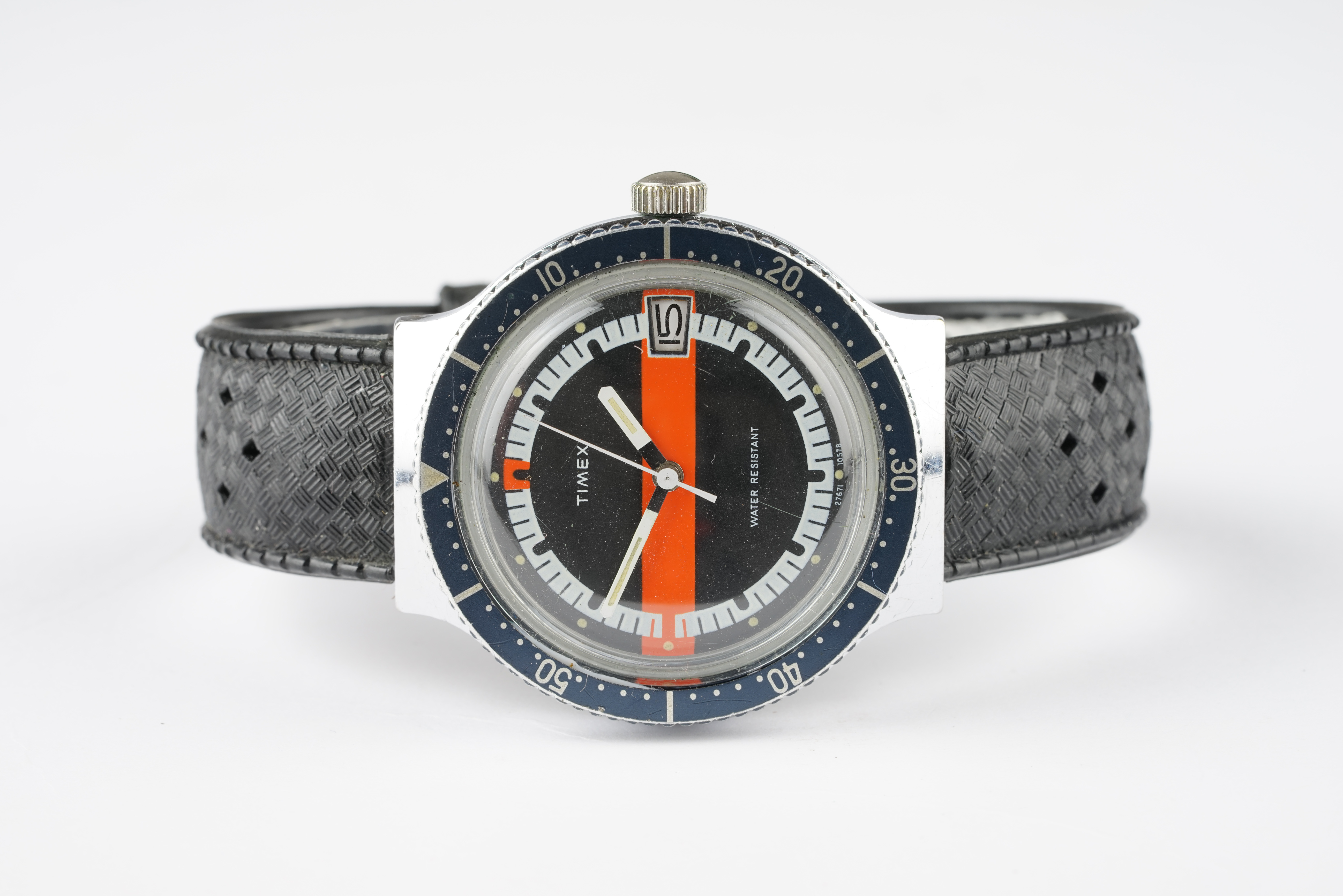 GENTLEMENS TIMEX DIVER DATE WRISTWATCH, circular black dial with orange accents, dot hour markers