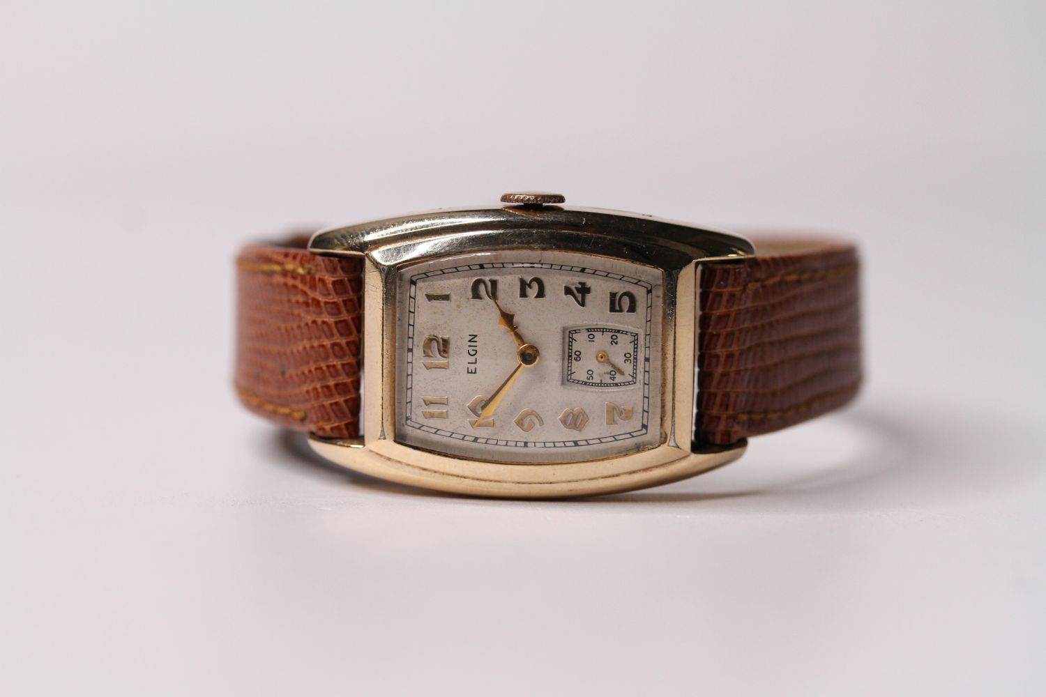 *TO BE SOLD WITHOUT RESERVE*VINTAGE ELGIN ART DECO DRESS WATCH, cushion dial with gold roman - Image 2 of 6