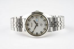 GENTLEMENS KING SEIKO HI BEAT DAY DATE WRISTWATCH REF. 5626-7000, circular silver dial with