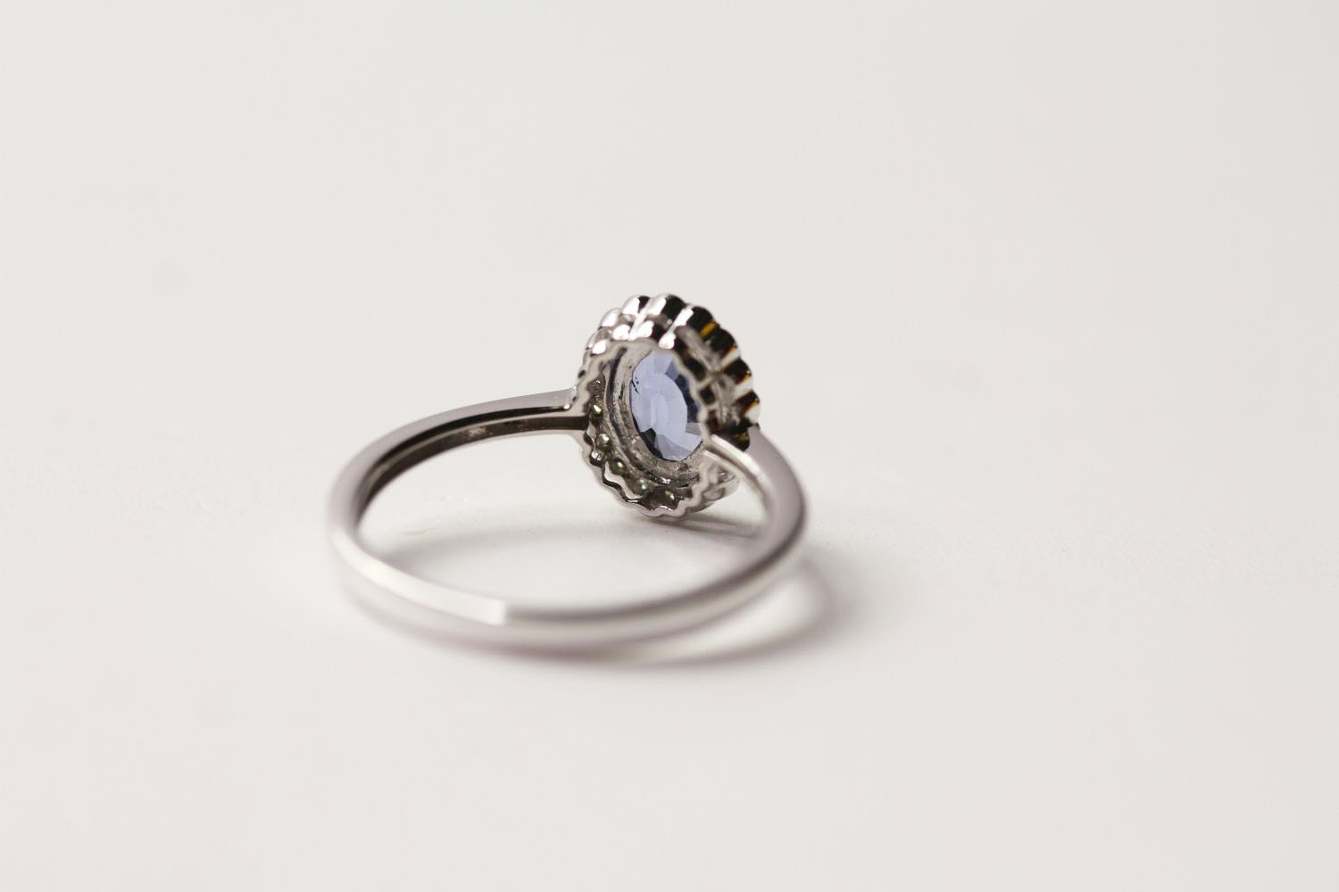 Sapphire & Diamond Ring, set with an oval cut natural sapphire 1.43ct, surrounded by 18 round - Image 2 of 3