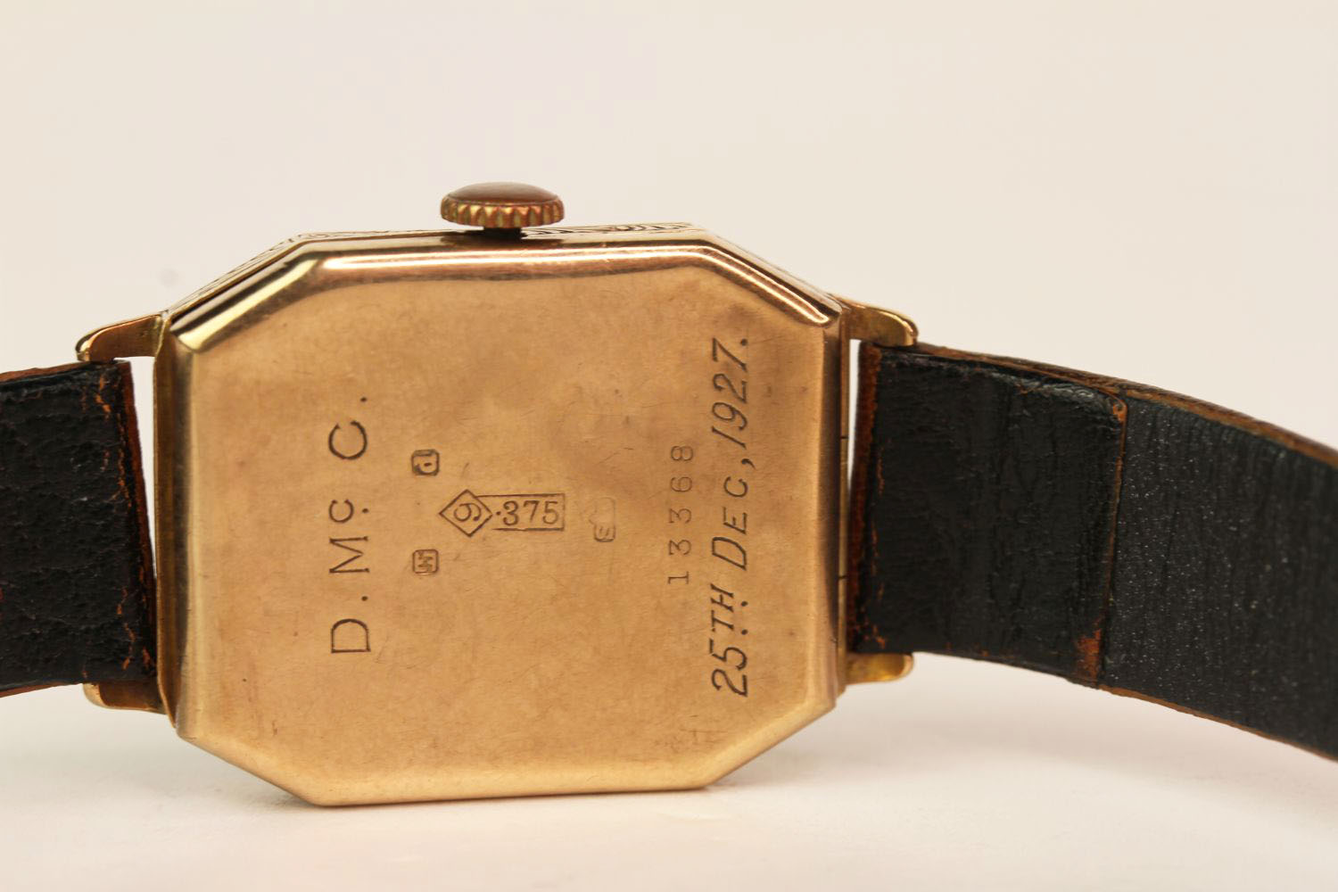 *TO BE SOLD WITHOUT RESERVE*1926 9ct gold art deco watch, case with engraved sides, Guiloche - Image 4 of 4