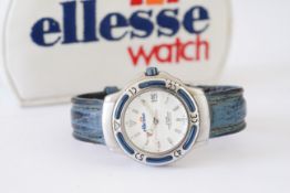 GENTLEMENS ELLESSE DATE QUARTZ WRISTWATCH W/ BOX, circular white dial with luminous hour markers and