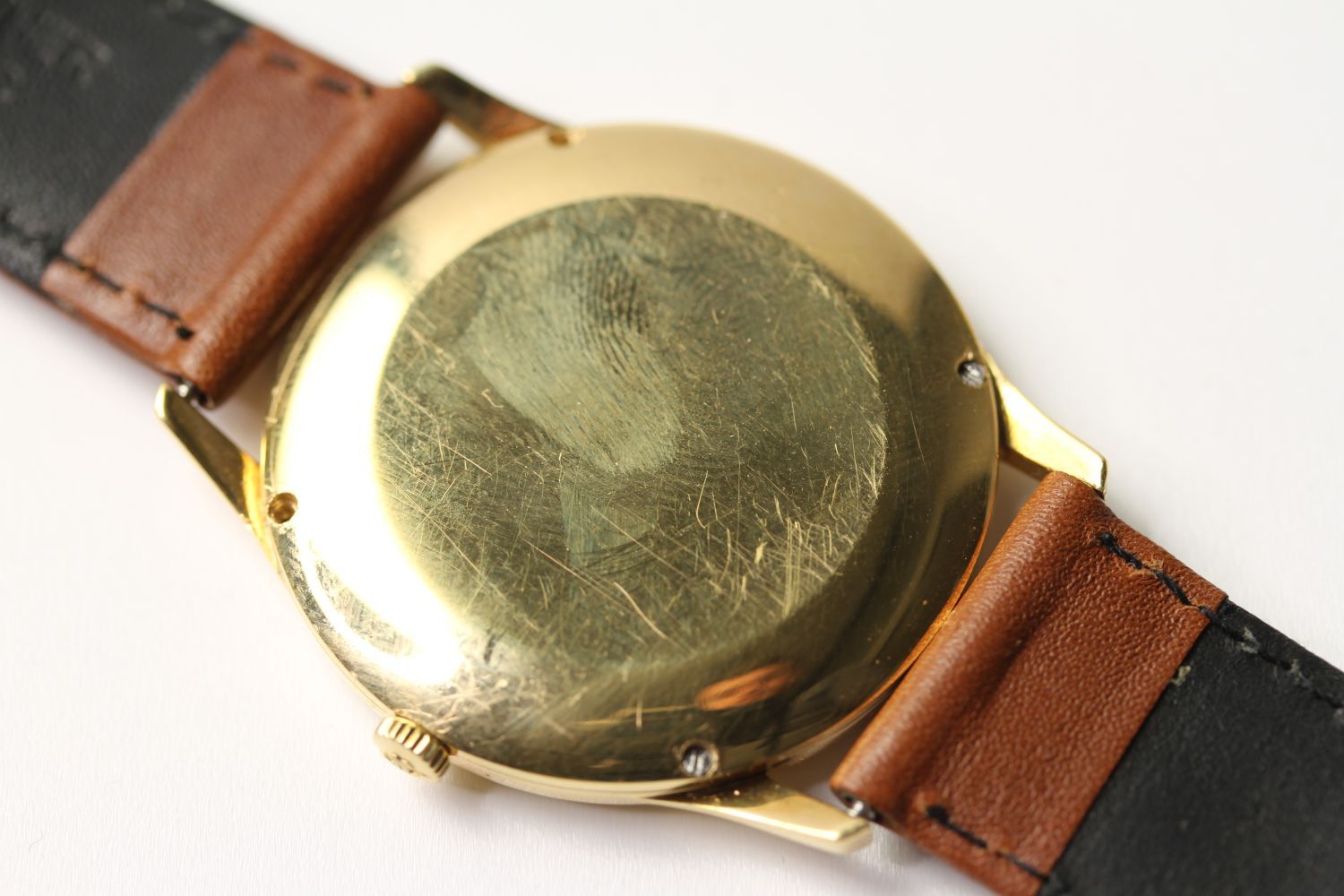 VINTAGE JAEGER LE COULTRE 18CT GOLD, circular gold dial with baton hour markers, date function, 33mm - Image 2 of 3