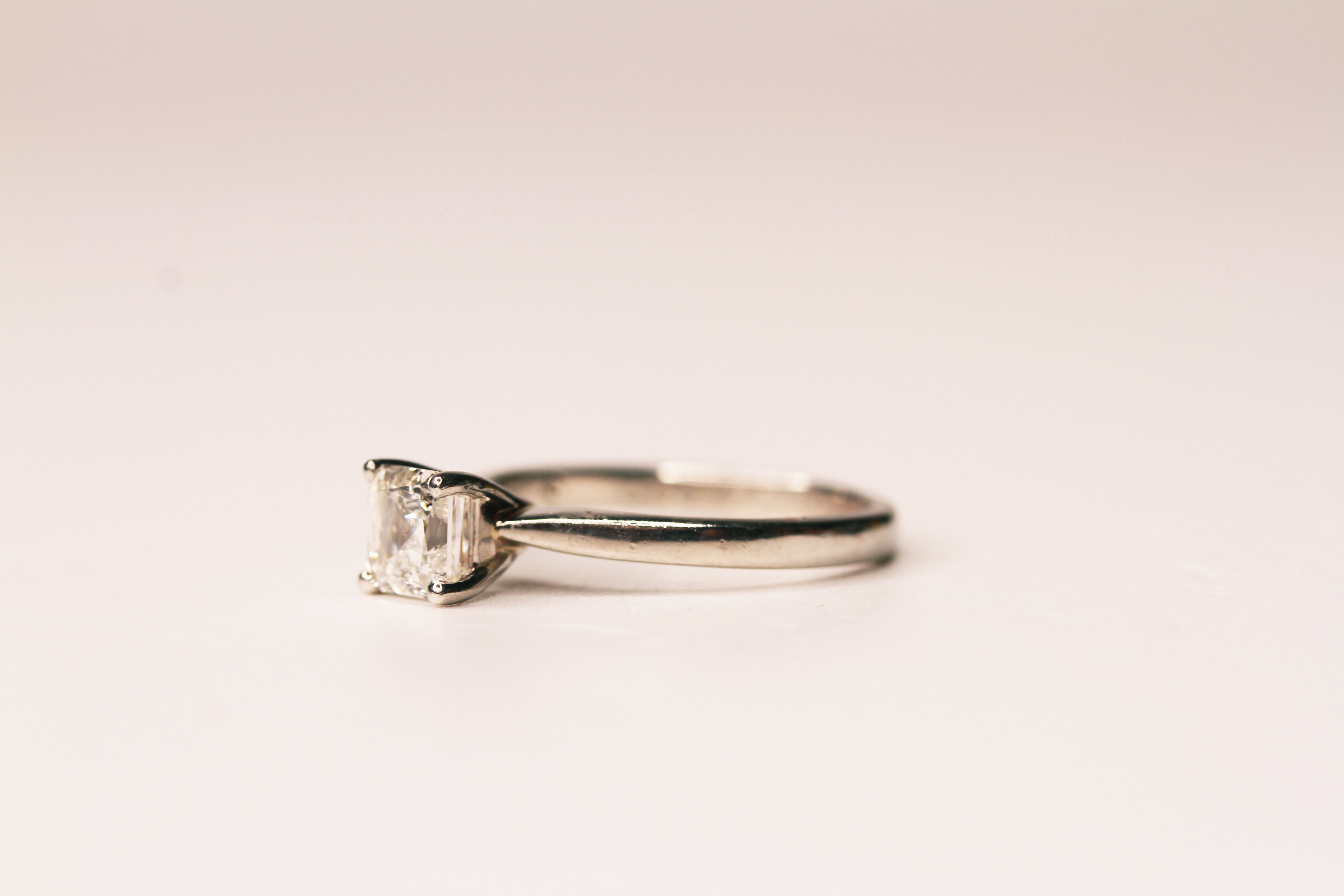 Diamond Solitaire Ring, set with a square crisscut diamond 1.04ct, colour G, clarity VS2, 4 claw - Image 3 of 6