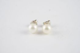 18CT GOLD PEARL SET STUD EARRINGS, 18ct gold pearl stud earrings.*** Please view images carefully as