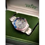 VINTAGE ROLEX PEPSI BEZEL GILT DIAL GMT WRISTWATCH REF.1675, gloss gilt dial with open chapter,