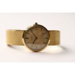 GENTLEMENS VINTAGE 18CT YELLOW GOLD UNIVERSAL WRISTWATCH, circular textured gold dial with hour