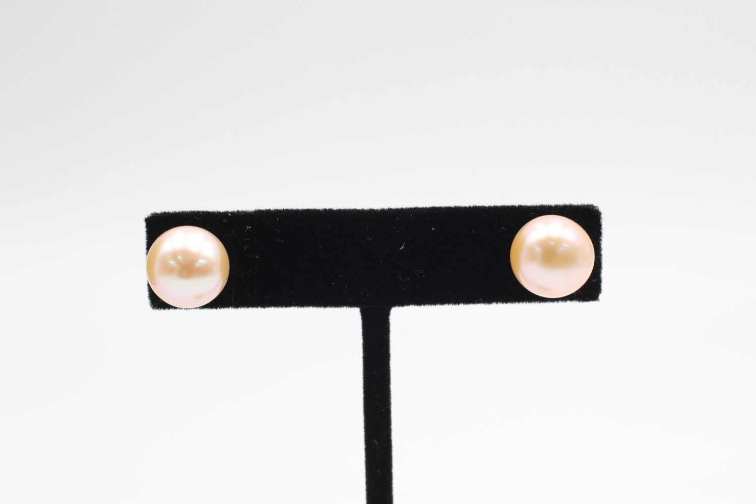 2 x 9ct Gold earrings inc. pearl, screw back 5.3 grams gross - Image 5 of 7