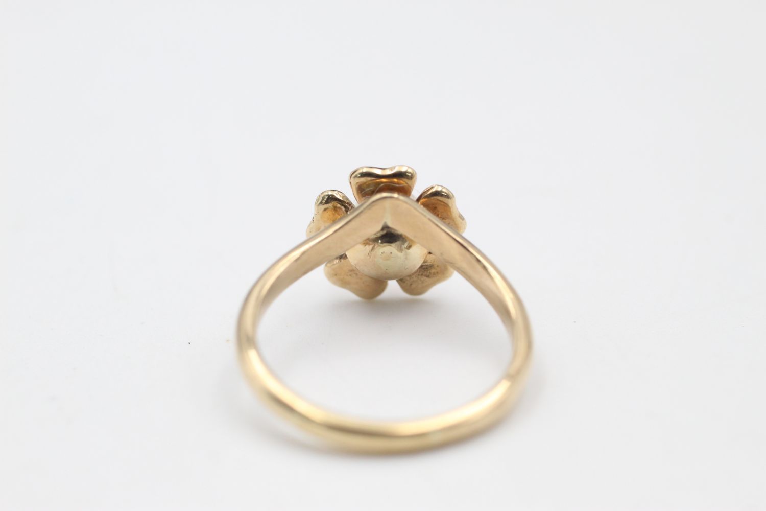 9ct gold pearl flower ring 3.4 grams gross - Image 3 of 4