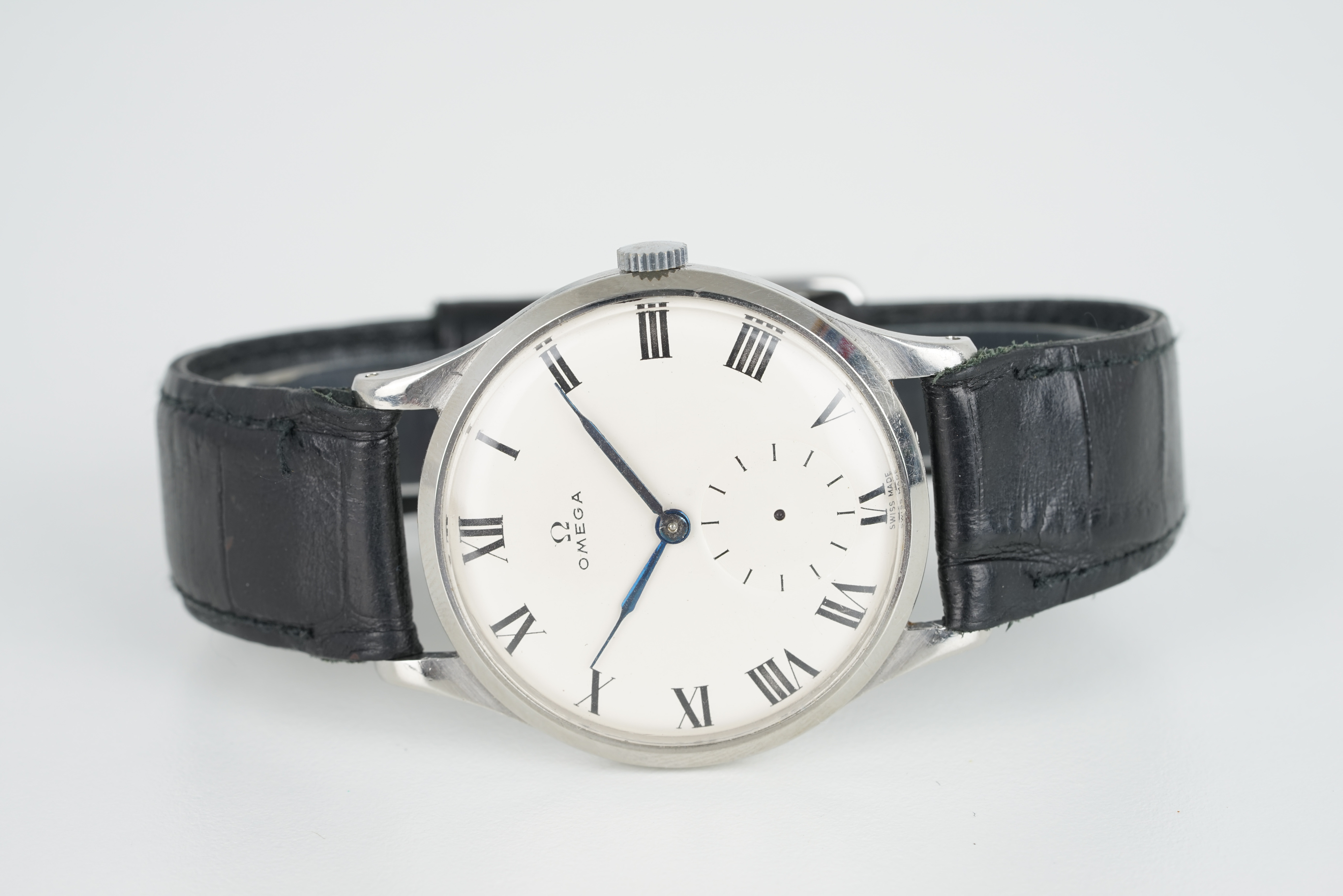 GENTLEMENS OMEGA OVERSIZE WRISTWATCH, circular white dial with roman numeral hour markers and hands,