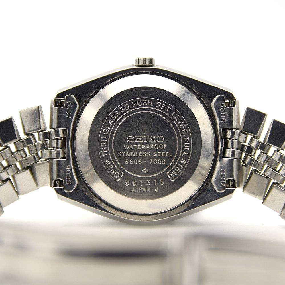 GENTLEMAN'S RARE VINTAGE SEIKO LORD MATIC JDM WITH BRACELET, 5606-7000, CIRCA. 1969, circular silver - Image 4 of 5