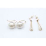 2 x 9ct gold faux pearl earrings 3.4 grams gross