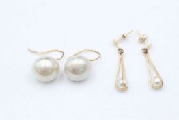 2 x 9ct gold faux pearl earrings 3.4 grams gross