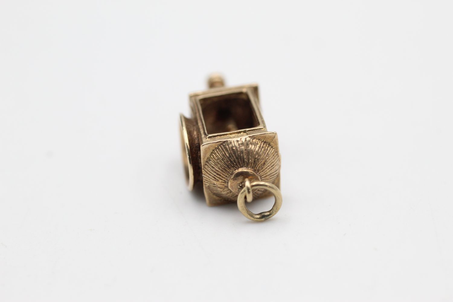 vintage 9ct gold lantern charm / pendant, missing stone 2.7 grams gross - Image 2 of 5