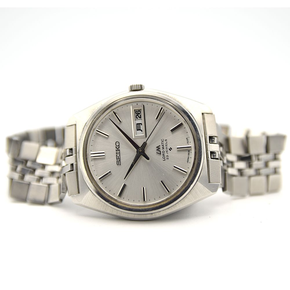 GENTLEMAN'S RARE VINTAGE SEIKO LORD MATIC JDM WITH BRACELET, 5606-7000, CIRCA. 1969, circular silver