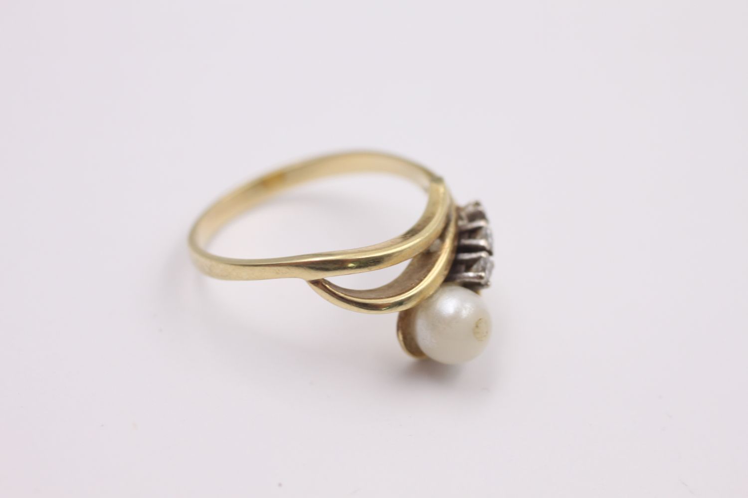 14ct gold diamond & pearl bypass ring, missing stone 3.4 grams gross - Image 2 of 5