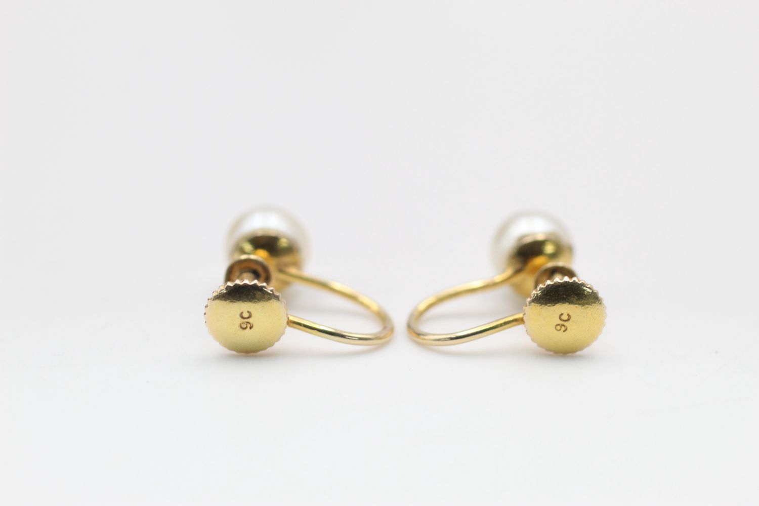 2 x 9ct Gold earrings inc. pearl, screw back 5.3 grams gross - Image 4 of 7