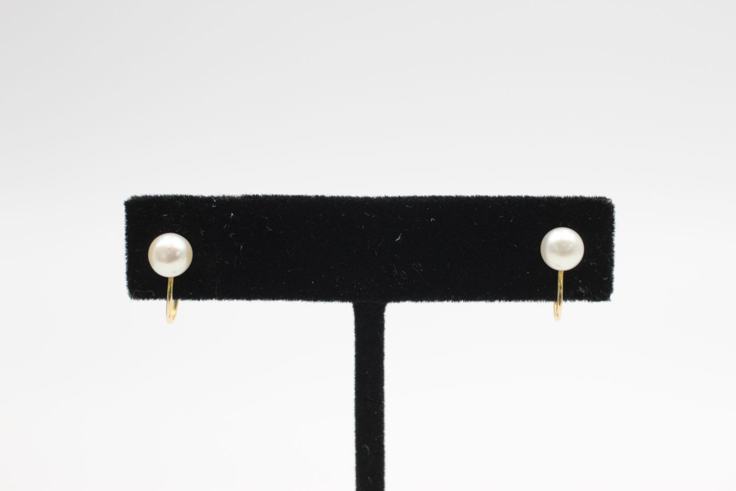 2 x 9ct Gold earrings inc. pearl, screw back 5.3 grams gross - Image 2 of 7