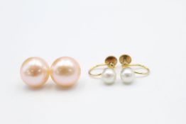 2 x 9ct Gold earrings inc. pearl, screw back 5.3 grams gross