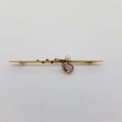15ct yellow gold bar brooch with a gemstone and pearl. Approximately 5.5cm in length